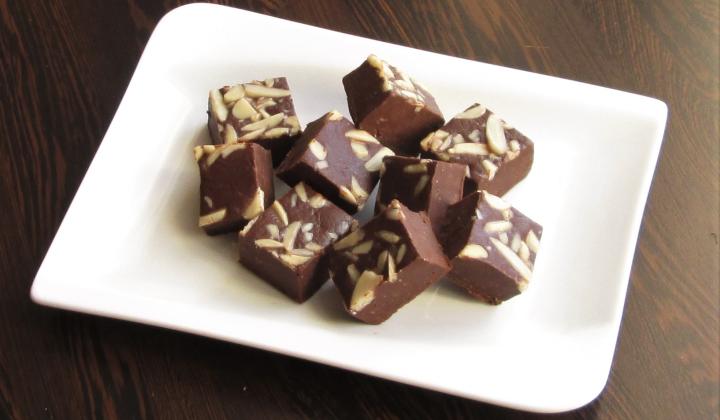 Jak připravit měkké čokoládové karamelky | recept na fudge Jak připravit měkké čokoládové karamelky | recept na fudge