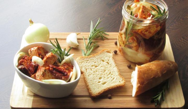 Jak naložit tofu se sušenými rajčaty | recept Jak naložit tofu se sušenými rajčaty | recept