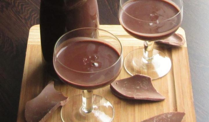 Jak připravit čokoládový likér z pudinku | recept na domácí čokoládový likér Jak připravit čokoládový likér z pudinku | recept na domácí čokoládový likér