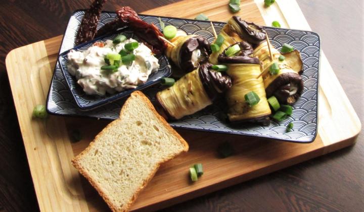 Jak na rolované lilkové jednohubky s náplní | recept Jak na rolované lilkové jednohubky s náplní | recept