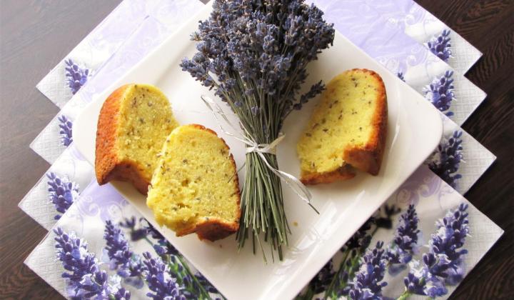 Jak na třenou levandulovou bábovku s tvarohem | recept na sladké pečení Jak na třenou levandulovou bábovku s tvarohem | recept na sladké pečení