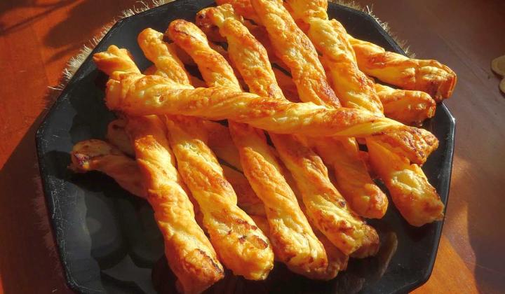 Jak upéct tyčinky z listového těsta | jednoduchý a rychlý recept Jak upéct tyčinky z listového těsta | jednoduchý a rychlý recept