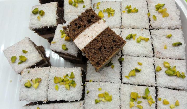 Jak upéct kefírové řezy s tvarohem (i bez cukru) | recept na moučník vhodný i pro diabetiky Jak upéct kefírové řezy s tvarohem (i bez cukru) | recept na moučník vhodný i pro diabetiky