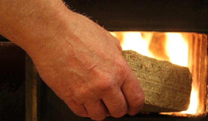 Jak správně topit dřevěnými briketami | rady Jak správně topit dřevěnými briketami | rady