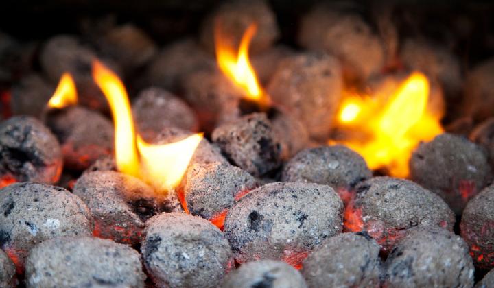 Jak si poradit s uhlím, které nechce hořet