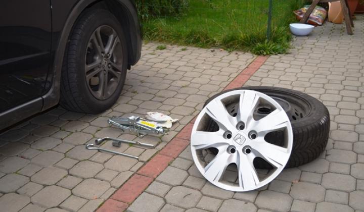 Jak přezout auto | vyměnit zimní pneumatiky Jak přezout auto | vyměnit zimní pneumatiky
