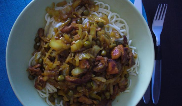 Jak uvařit kuřecí čínu se zelím a hráškem | recept