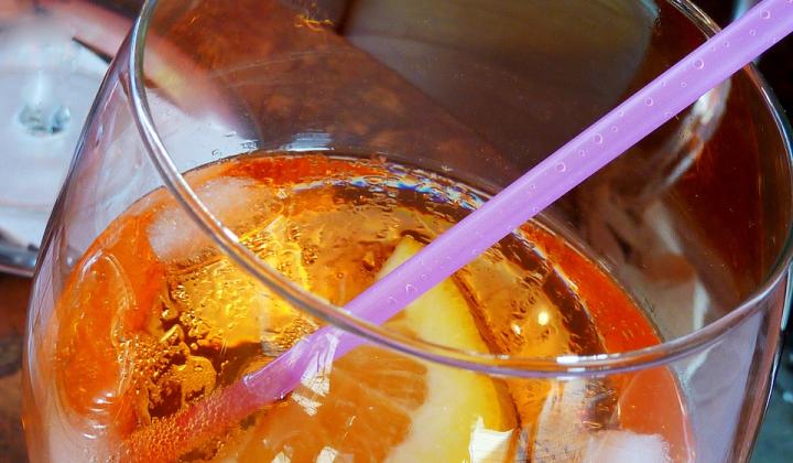 Jak namíchat koktejl Aperol Spritz | recept Jak namíchat koktejl Aperol Spritz | recept