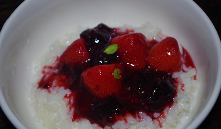 Jak připravit mléčnou rýži s horkým lesním ovocem | recept Jak připravit mléčnou rýži s horkým lesním ovocem | recept