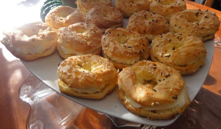 Jak upéct sýrové věnečky z odpalovaného těsta | recept bez cukru Jak upéct sýrové věnečky z odpalovaného těsta | recept bez cukru