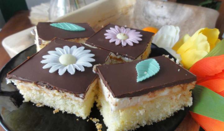 Jak upéct jarní řezy na plech s mascarpone | recept Jak upéct jarní řezy na plech s mascarpone | recept