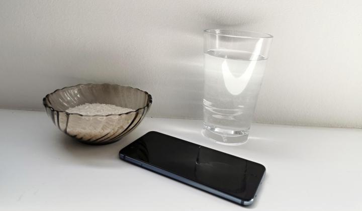 Jak zachránit telefon, který spadl do vody | návod Jak zachránit telefon, který spadl do vody | návod