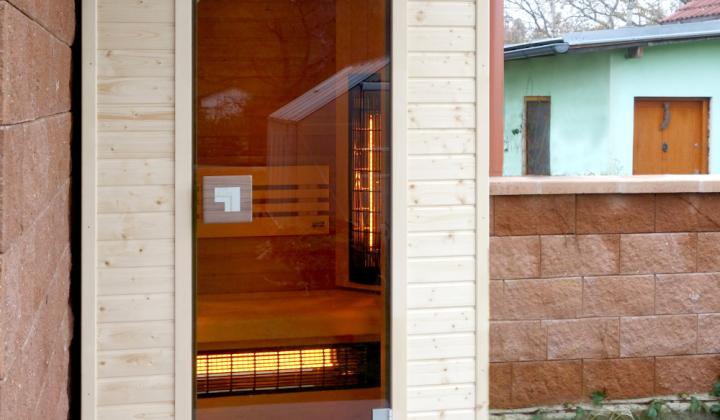 Infrasauna na zahradě a její výhody oproti finské sauně