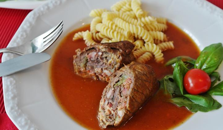 Jak udělat vepřovou roládu s bylinkovou náplní | recept