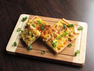Jak upéct sytý slaný koláč z listového těsta, brambor a sýru | recept Jak upéct sytý slaný koláč z listového těsta, brambor a sýru | recept