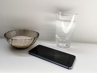 Jak zachránit telefon, který spadl do vody | návod Jak zachránit telefon, který spadl do vody | návod
