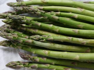 Jak udělat zapečený chřest se sýrovou krustou | recept Jak udělat zapečený chřest se sýrovou krustou | recept