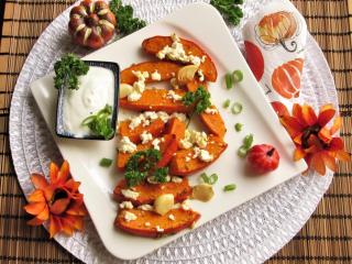 Jak upéct dýni hokaido s balkánským sýrem a česnekem | recept Jak upéct dýni hokaido s balkánským sýrem a česnekem | recept