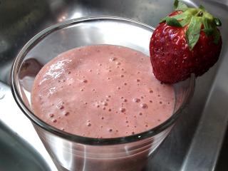 Jak připravit jahodovo-banánové smoothie | recept Jak připravit jahodovo-banánové smoothie | recept