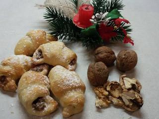 Jak udělat křehké rohlíčky s ořechovou náplní | recept Jak udělat křehké rohlíčky s ořechovou náplní | recept