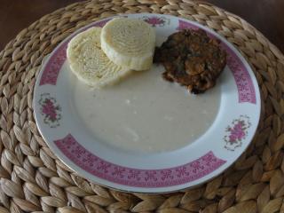 Jak na houbové placičky s bílou omáčkou | recept Jak na houbové placičky s bílou omáčkou | recept