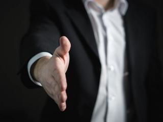 Jak odolat trikům a manipulaci pouličních prodejců Jak odolat trikům a manipulaci pouličních prodejců