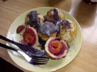 Jak připravit švestkové knedlíky z bramborového těsta se špaldovou moukou | recept Jak připravit švestkové knedlíky z bramborového těsta se špaldovou moukou | recept