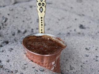 Jak se vaří káva v džezvě Jak se vaří káva v džezvě