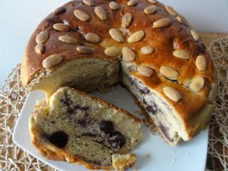 Jak upéct mazanec s mákem a višněmi | recept Jak upéct mazanec s mákem a višněmi | recept