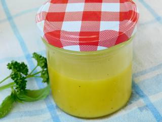 Jak připravit salátovou zálivku do zásoby | recept na vinaigrette