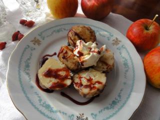 Jak udělat jablkové knedlíky z tvarohového těsta | recept Jak udělat jablkové knedlíky z tvarohového těsta | recept