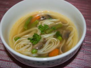 Jak připravit čínskou polévku s nudlemi a žampiony | recept Jak připravit čínskou polévku s nudlemi a žampiony | recept