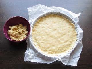 Jak upéct máslový koláč s marcipánovou náplní a černým rybízem | recept Jak upéct máslový koláč s marcipánovou náplní a černým rybízem | recept
