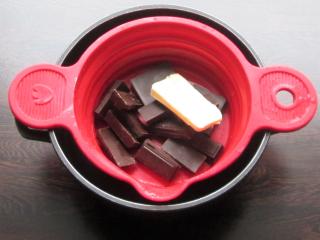 Jak připravit meruňky v hořké čokoládě a kokosu | recept na nepečené vánoční cukroví
