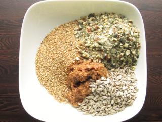 Jak připravit müsli tyčinky | recept na semínkové tyčinky s ořechy a quinoou