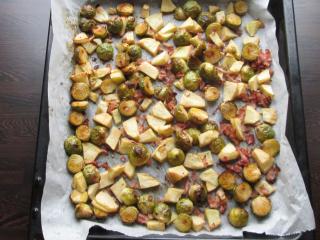 Jak upéct kapustičky se slaninou a jablky | recept Jak upéct kapustičky se slaninou a jablky | recept