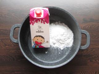 Jak upéct piškotové řezy s nugátem a čokoládovou polevou | retro recept Jak upéct piškotové řezy s nugátem a čokoládovou polevou | retro recept