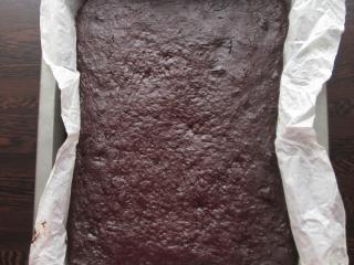 Jak upéct vláčné čokoládové řezy z červené řepy a jogurtu | recept Jak upéct vláčné čokoládové řezy z červené řepy a jogurtu | recept