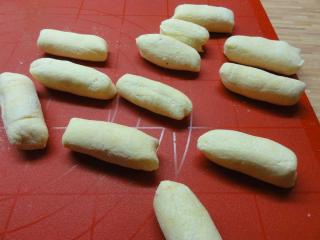 Jak připravit tvarohové šišky se švestkovou omáčkou | recept Jak připravit tvarohové šišky se švestkovou omáčkou | recept