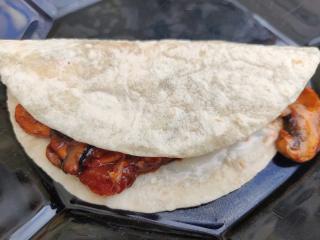 Jak připravit pikantní tortillu plněnou žampionovou směsí | snadný recept bez masa Jak připravit pikantní tortillu plněnou žampionovou směsí | snadný recept bez masa