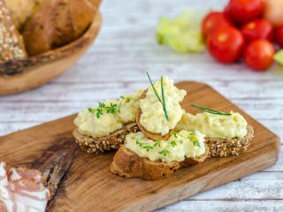 Jak přichystat vajíčkovou pomazánku s medvědím česnekem | recept Jak přichystat vajíčkovou pomazánku s medvědím česnekem | recept