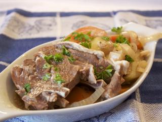 Jak udělat dušené jehněčí se zeleninou | recept Jak udělat dušené jehněčí se zeleninou | recept