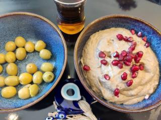 Jak připravit tradiční baba ghanoush | recept na pomazánku (předkrm) z lilku Jak připravit tradiční baba ghanoush | recept na pomazánku (předkrm) z lilku