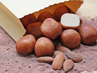 Jak udělat nepečené marcipánové brambory | recept na cukroví marcipánové brambory kuličky