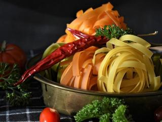 Jak vyrobit domácí tříbarevné bezlepkové těstoviny | recept Jak vyrobit domácí tříbarevné bezlepkové těstoviny | recept