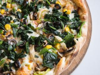 Jak upéct celozrnnou špaldovou pizzu se špenátem | recept Jak upéct celozrnnou špaldovou pizzu se špenátem | recept