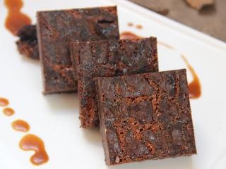 Jak upéct karamelové řezy s ořechy | recept Jak upéct karamelové řezy s ořechy | recept