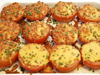 Pečená rajčata s balkánským sýrem a rozmarýnem | recept Pečená rajčata s balkánským sýrem a rozmarýnem | recept