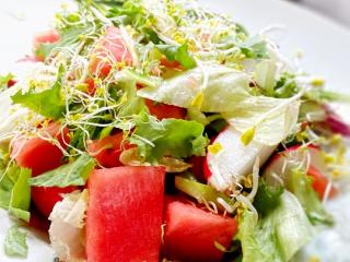 Jak udělat melounový salát se šunkou | recept Jak udělat melounový salát se šunkou | recept